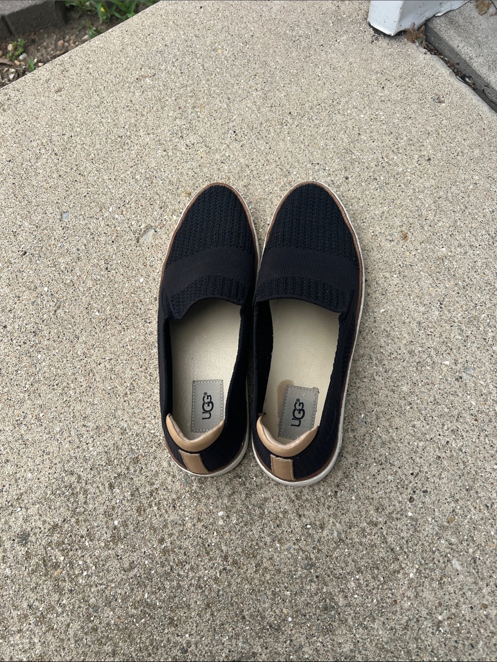UGG Women’s Black Knit Slip-On Loafers with White Sole Size 9 - Picture 2 of 4